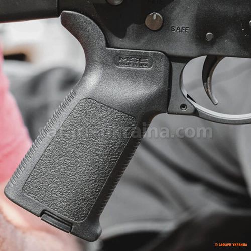 Пистолетная рукоять черная Magpul MOE Grip для AR15/M4