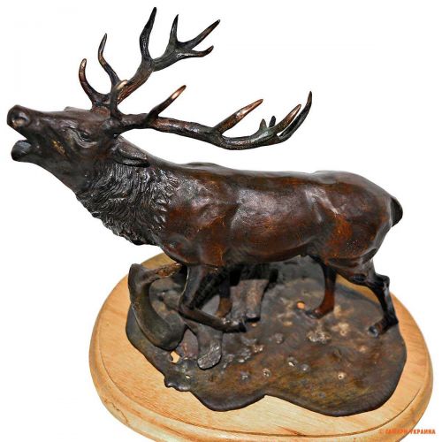 Бронзова статуетка на дерев`яній підставці Stag Bronze Statue 