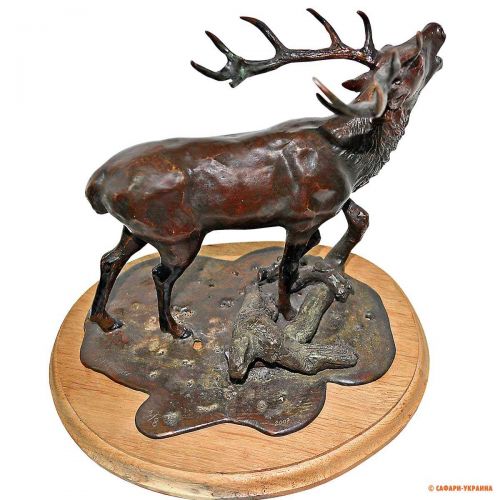 Бронзова статуетка на дерев`яній підставці Stag Bronze Statue 