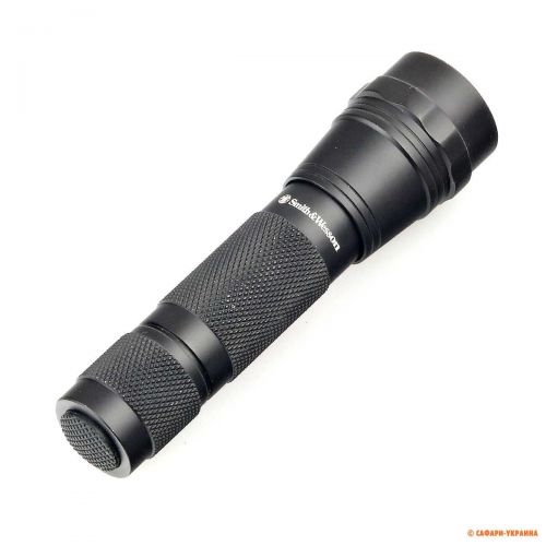 Тактичний ліхтар Smith & Wesson SW700XT, 3,2 х 3,2 х 13 см, потужність 93 люмен 